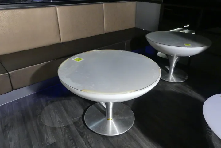 Tisch, rund Maße in cm ca. ø85 cm Durchmesser